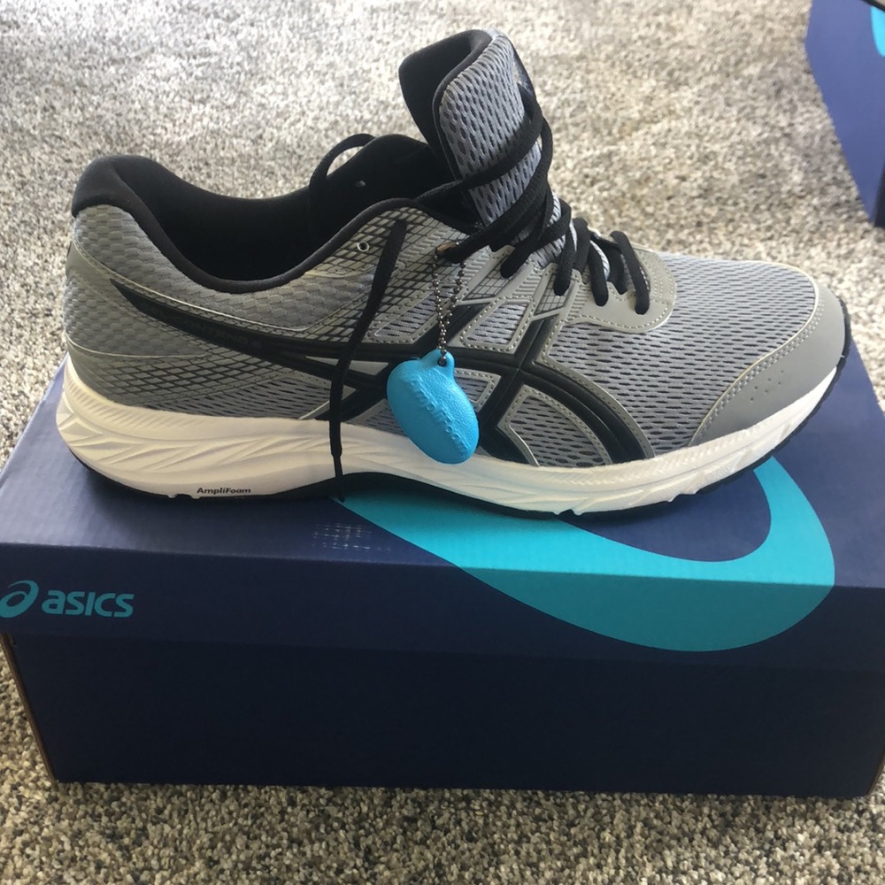 Brand new ASICS - Picture 2 of 2